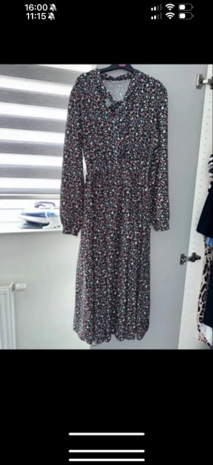 Robe taille unique fleurie en tres bonne etat - photo numéro 3