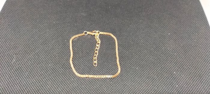 Bracelet carré doré