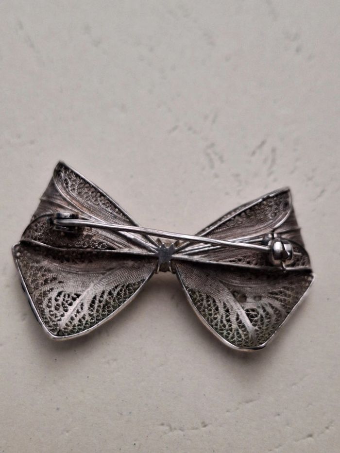 Broche ancienne en forme de nœud filigrane argent massif - photo numéro 3