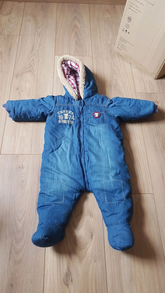 Combinaison. pilote 9 mois