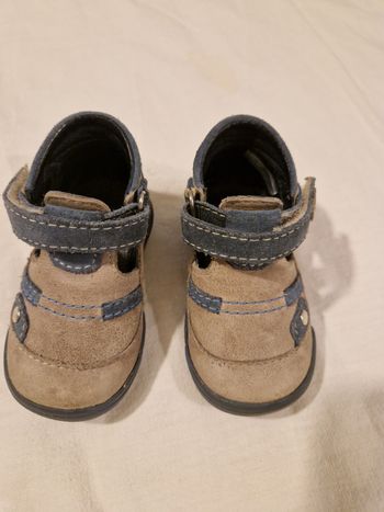 Sandale fermée   - taille 17