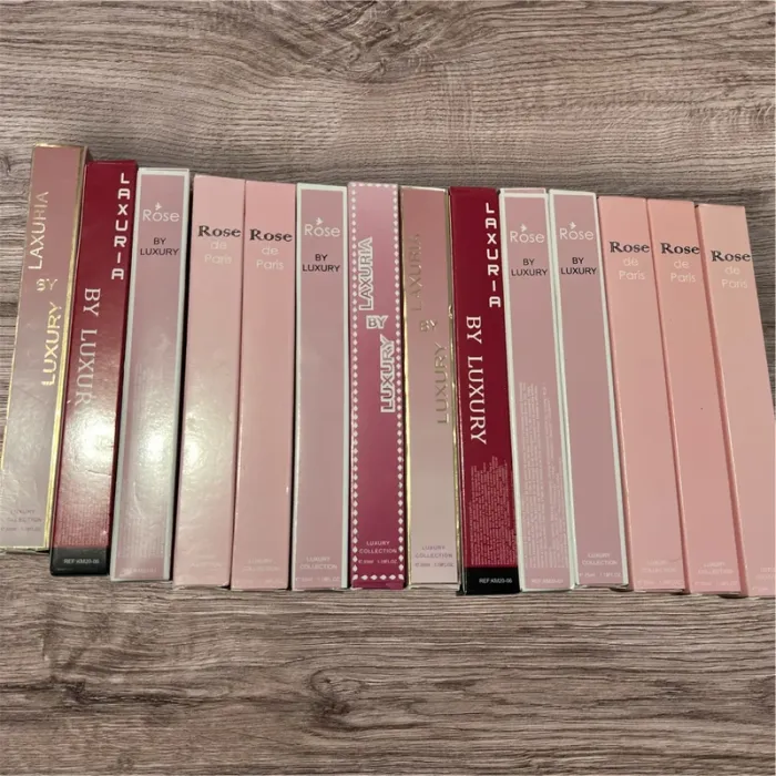12 eau de parfums + 2 offerts rose paris et Luxury
