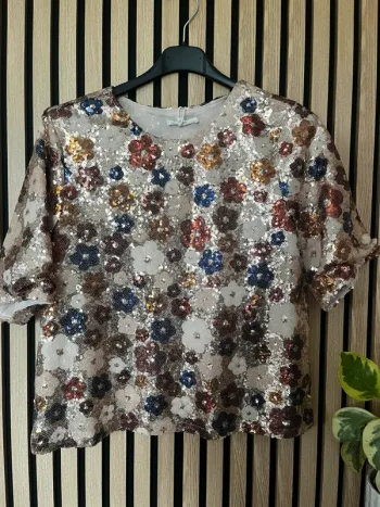 Top à sequins à fleurs