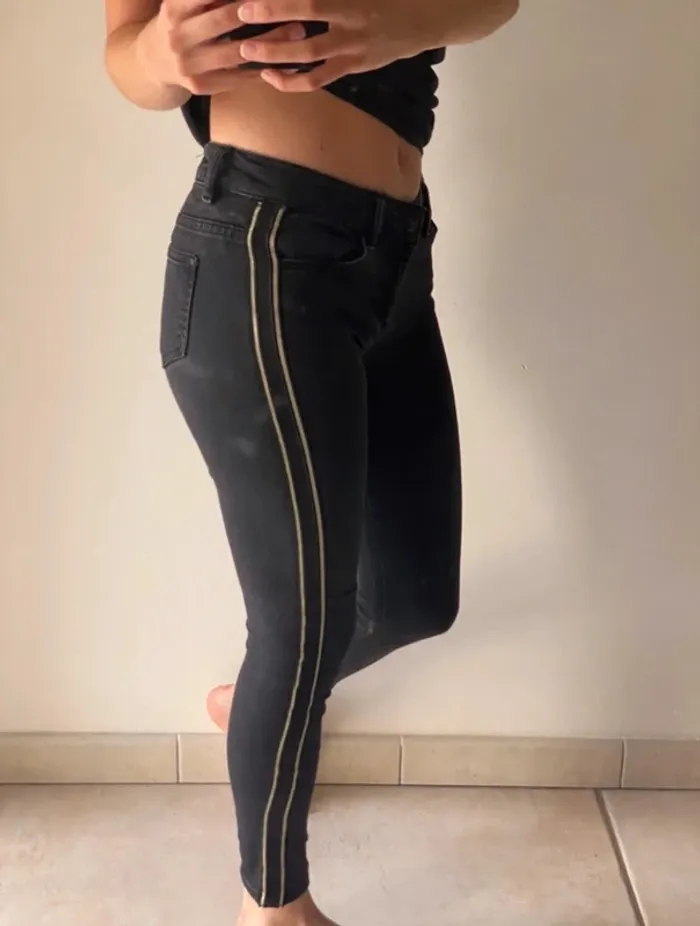 Pantalon noire - photo numéro 2