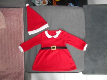 Robe de Noël + bonnet assorti (H&M), taille: 74/80 cm (12/18 mois) à 0,50 EURO