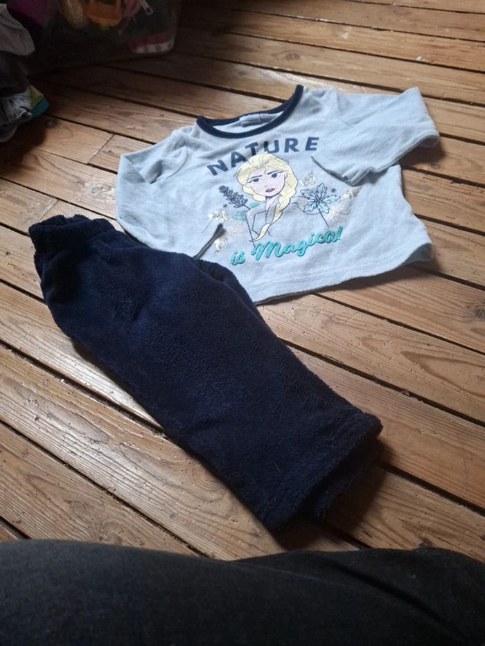 Pyjama reine des neiges taille 3 ans