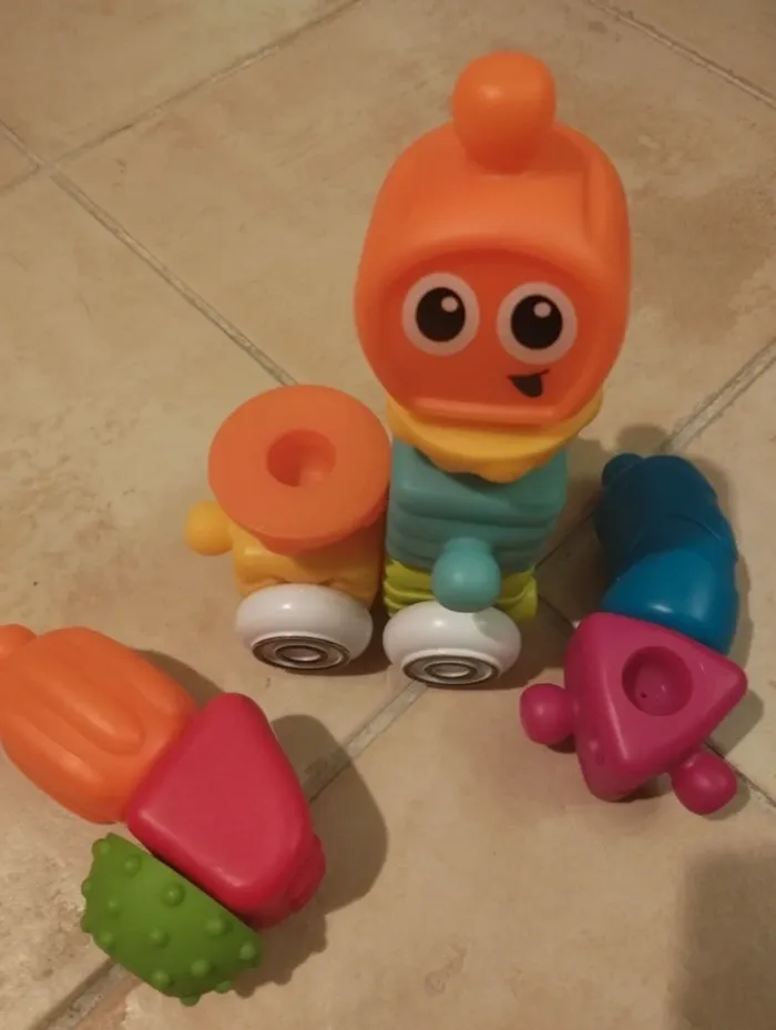 Petit train à assembler infantino