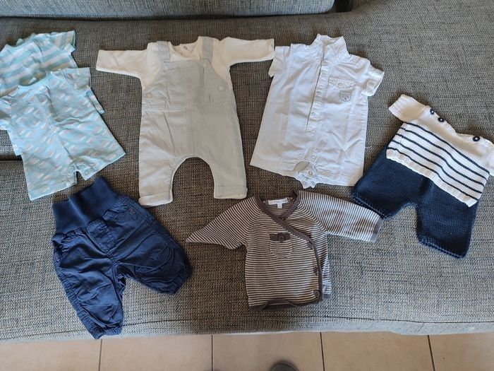 Articles bébé o-1 mois bon état