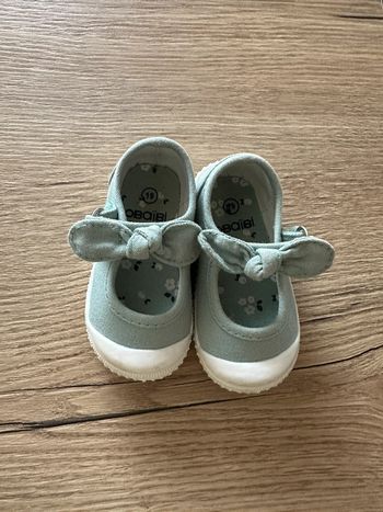 Chaussure bébé fille taille 19