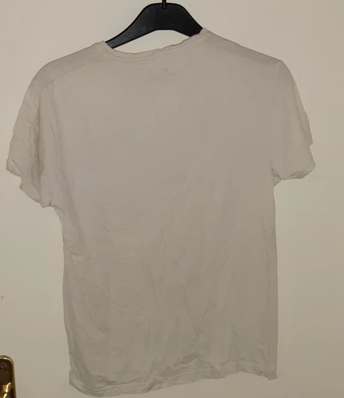 T-shirt blanc avec rose - photo numéro 2