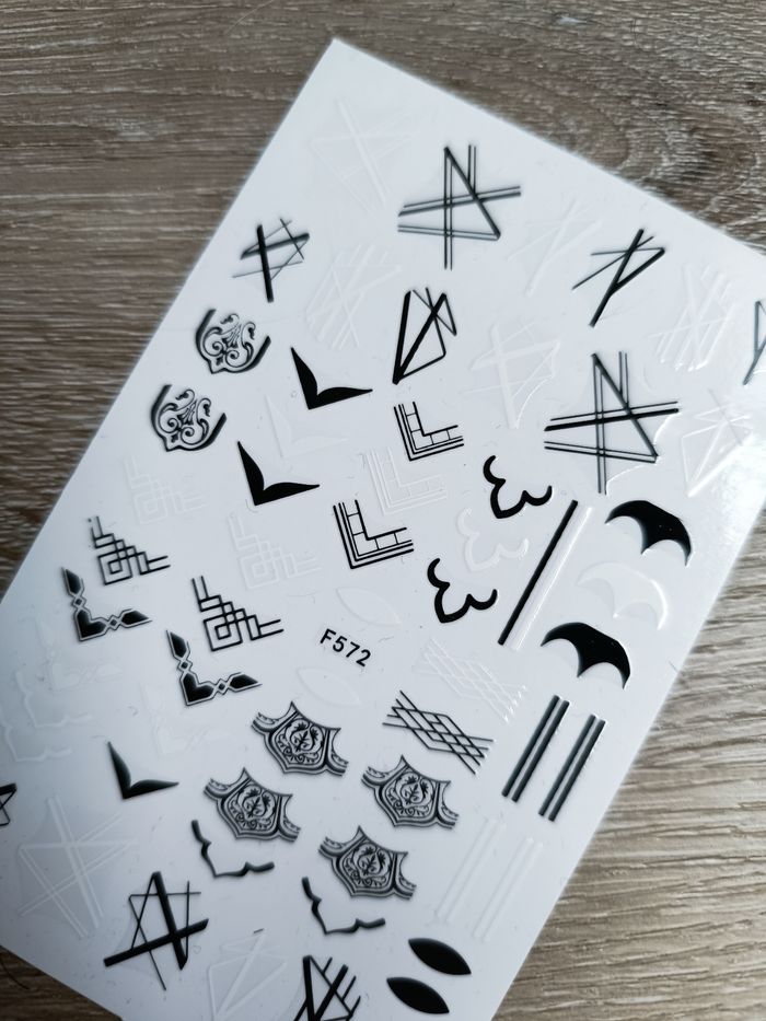 Décorations ongles neuves - photo numéro 2