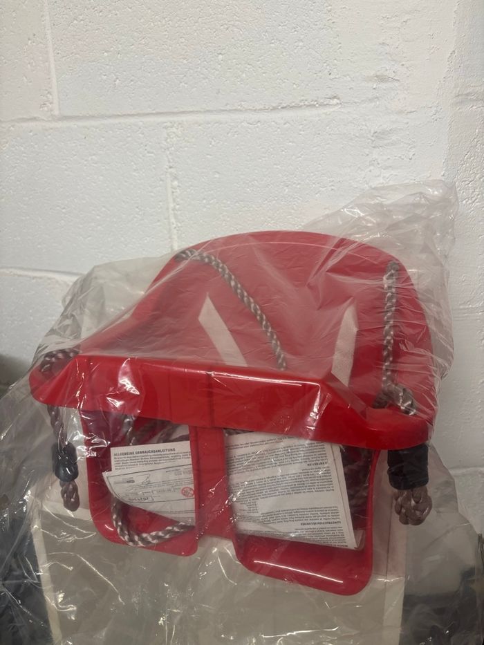 Balançoire rouge neuve