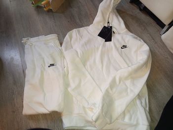 Ensemble nike taille L 