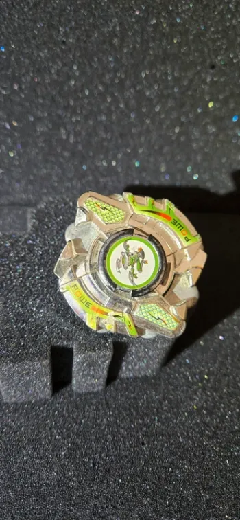 Toupie Beyblade, argenté et verte