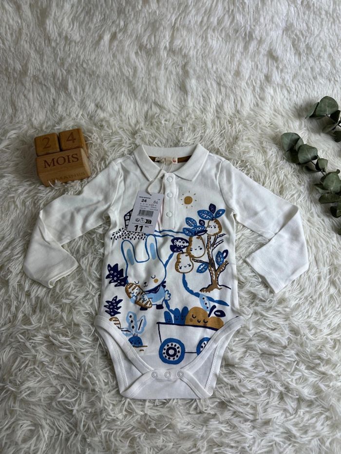 Body blanc et bleu du pareil au même taille 24 mois