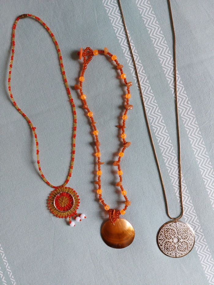 Lot de 3 colliers fantaisie tons orange et doré - photo numéro 2