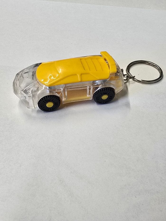 Porte clés voiture qui s'allume - photo numéro 2