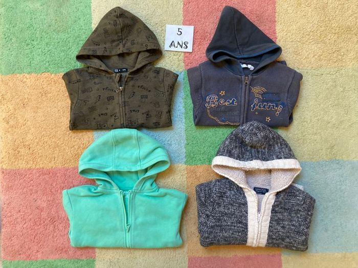 Lot 4 vestes à capuche  Garçon 👦 - 5 ans - TBE