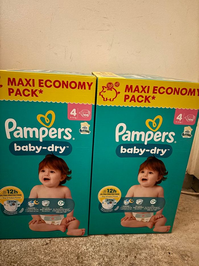 2 cartons couches Pampers taille 4 neuf