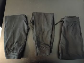 Lot 3 joggings 8 ans