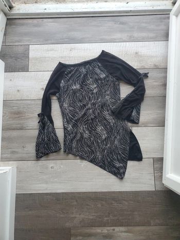 Blouse à paillettes et manches transparentes