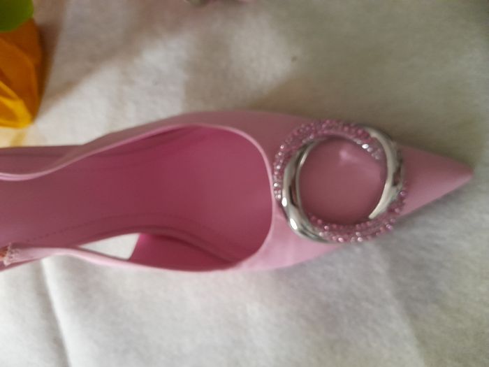 Chaussure rose  avec une boucle jamais porté - photo numéro 2