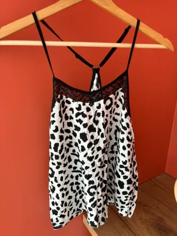 Top à motifs léopards noir et blanc Only Taille XS