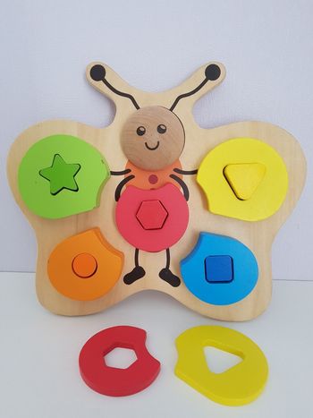 Papillon en bois formes et couleurs à emboîter