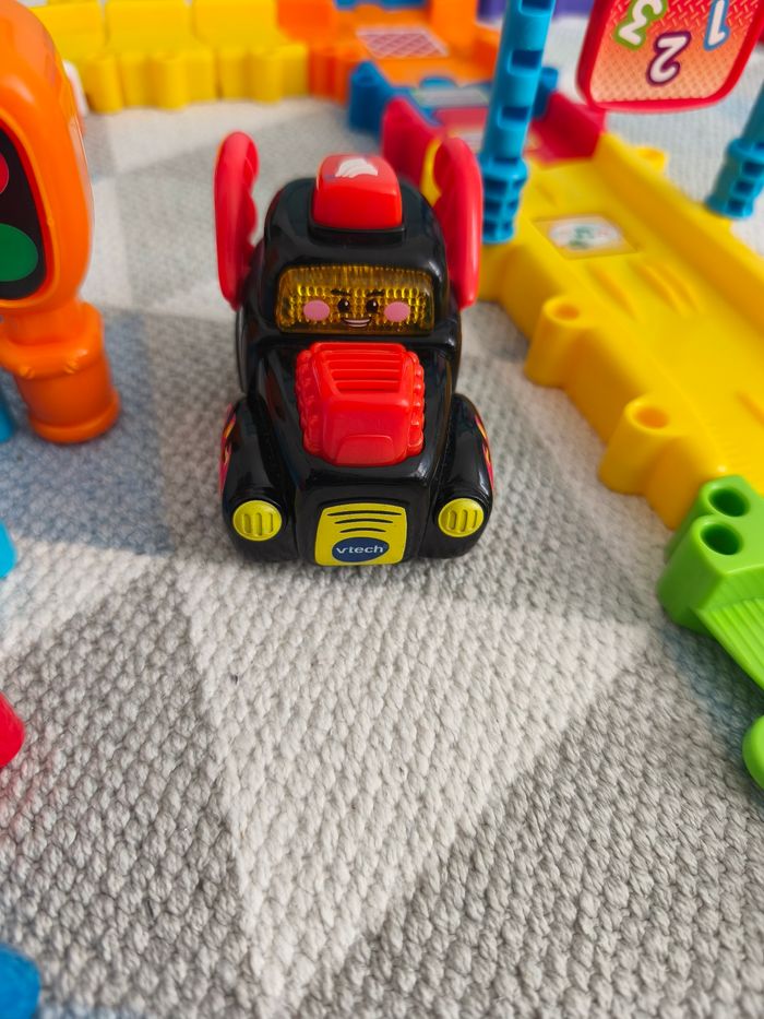 Circuit voiture VTech - photo numéro 4
