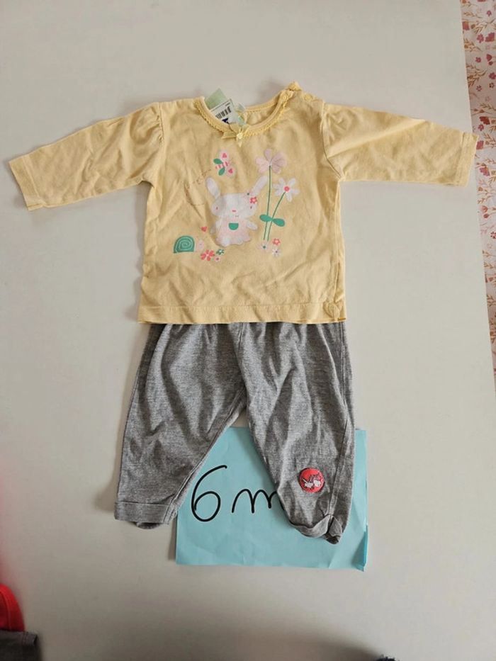 lot pantalon fille gris taille 6 mois + pull manche jaune taille 6 mois - photo numéro 2