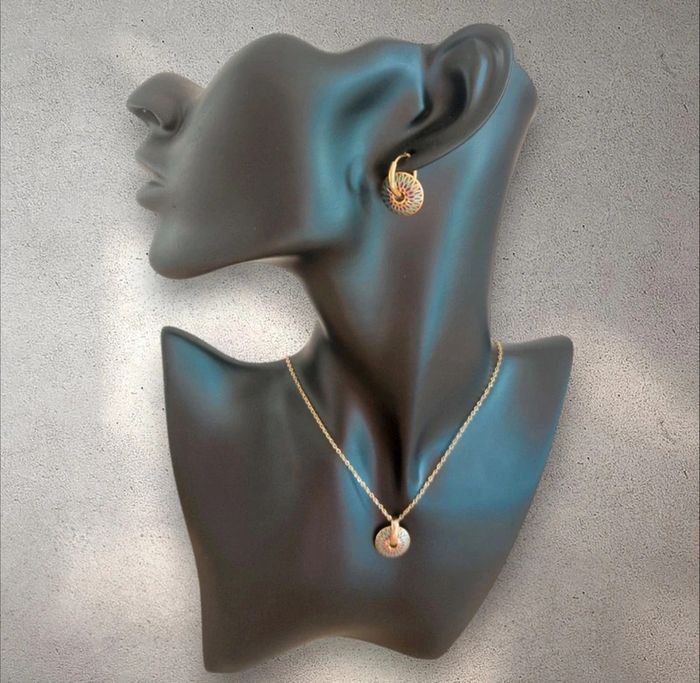 Parrure de bijoux collier et boucles d'oreille assortis neuf - photo numéro 2