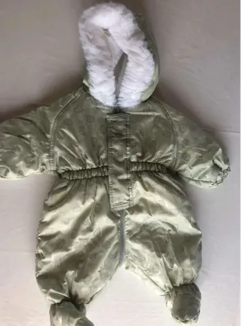 Combinaison  avec gants (6mois)