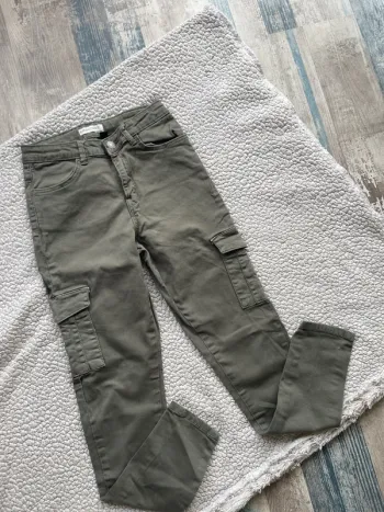 Pantalon fille avec poches kaki Kiabi 12 ans