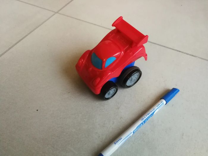 Voiture de course press & go oxybul