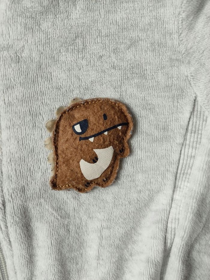 Gilet à capuche velours gris chiné Kiabi - Taille 18 mois - Très bon état - photo numéro 2