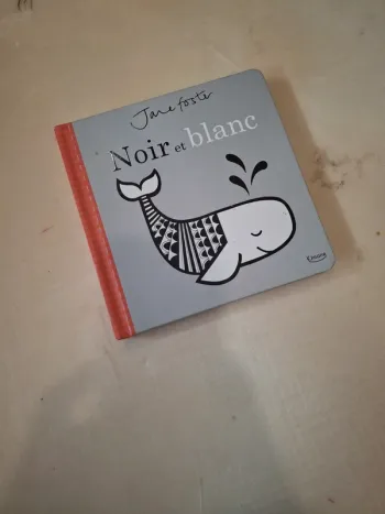 Livre bébé noir et blanc