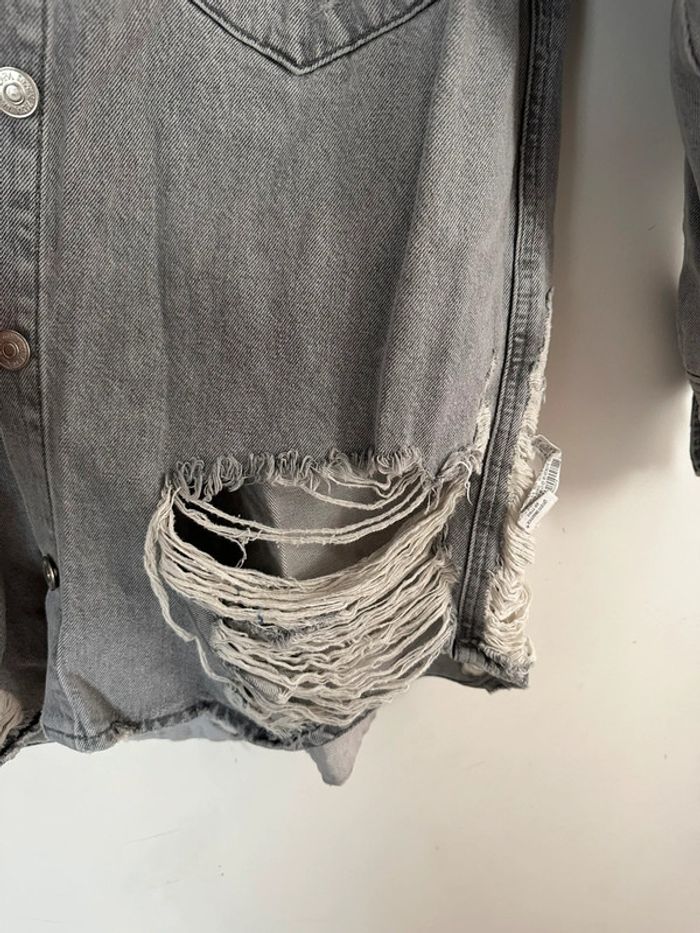 Veste en jean grise à déchirures -Zara - photo numéro 4