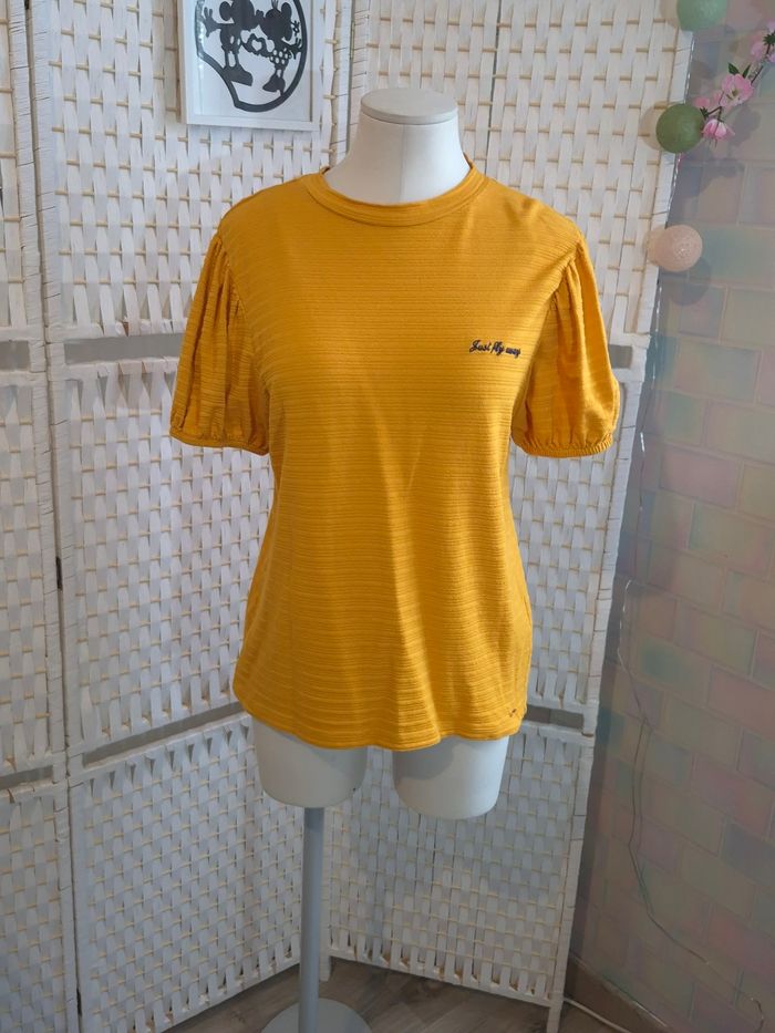 Joli T-shirt jaune moutarde texturé manches bouffantes Creeks femme TM / 38