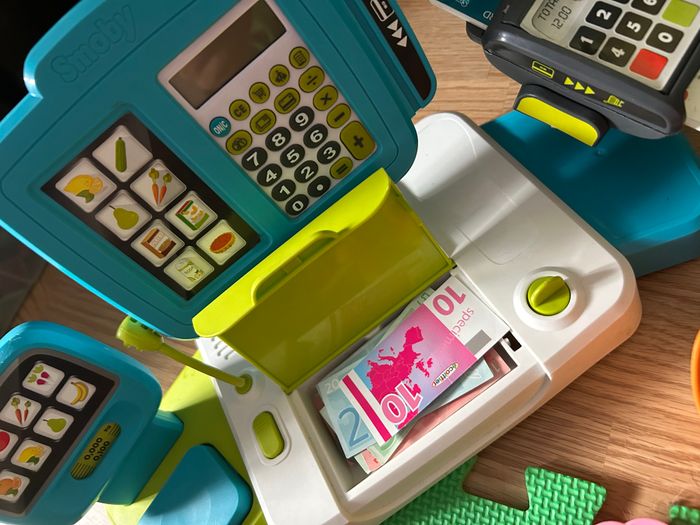 Caisse enregistreuse avec accessoires panier de courses, aliments et un peu de dînette - photo numéro 2