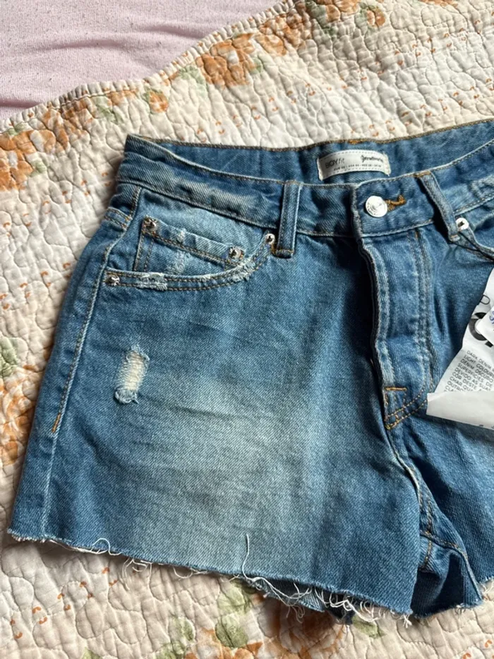 Short stradivarius neuf avec étiquette taille 36 - photo numéro 3