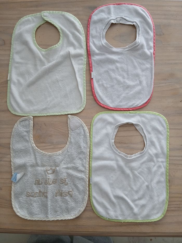 Lot de 4 bavoirs - photo numéro 2