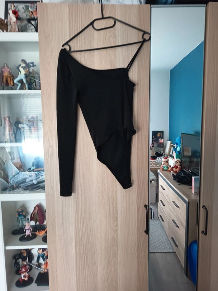 Body noir asymétrique neuf Bershka - Taille M 38 - photo numéro 4