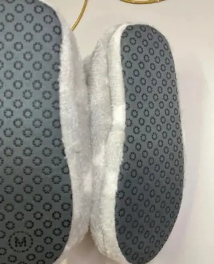 Chaussons fourrés fille (neuf) - Taille 31/32 - photo numéro 4