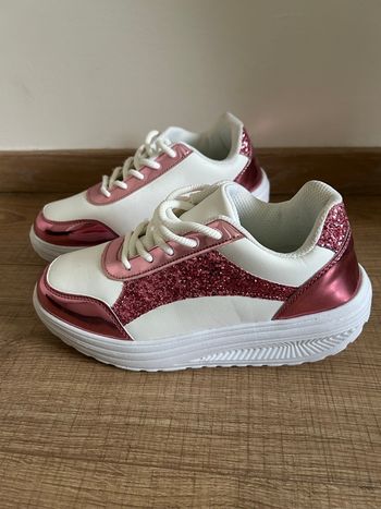 Baskets blanches et roses avec paillettes pointure 38 jamais portées (taillent petit)