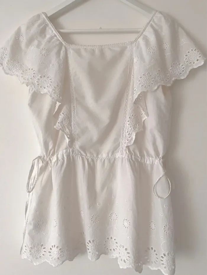 Magnifique haut blanc brodé / ajouré Pepe Jeans taille M avec liens à nouer - photo numéro 2