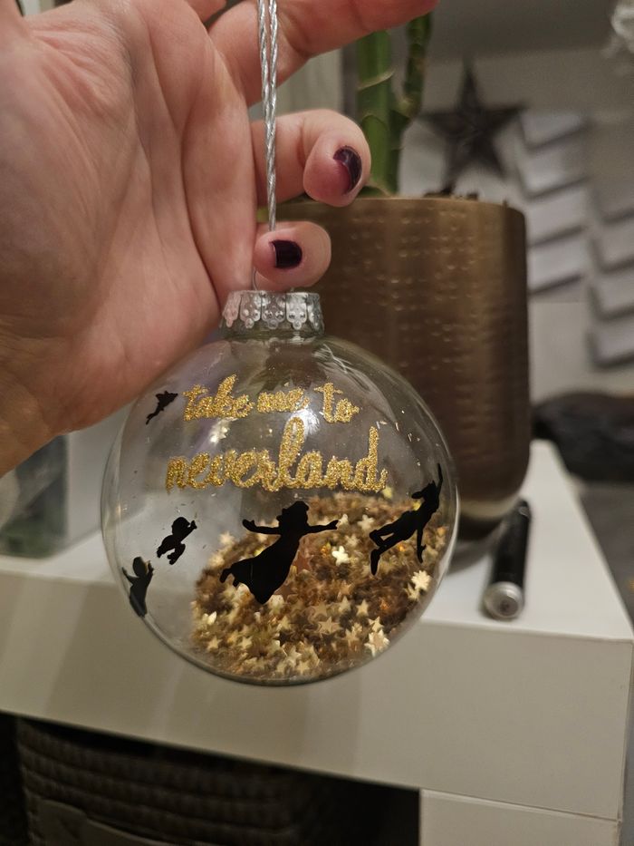 Grosse boule de noel peter pan