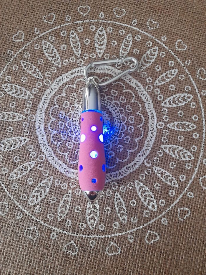 Porte clé stylo lumineux