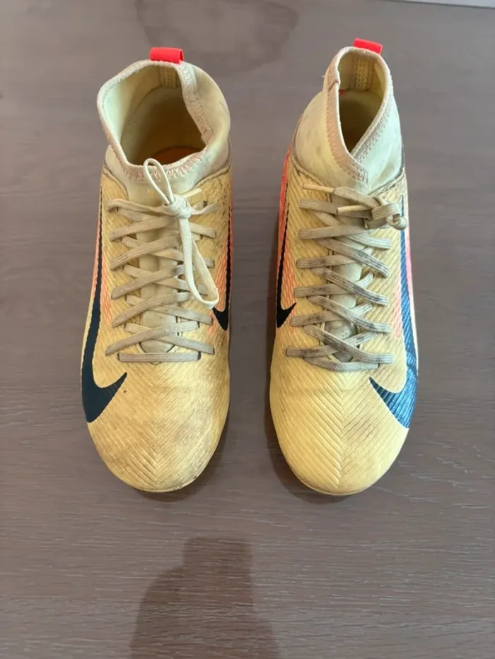 Crampon Nike taille 37,5 - photo numéro 2