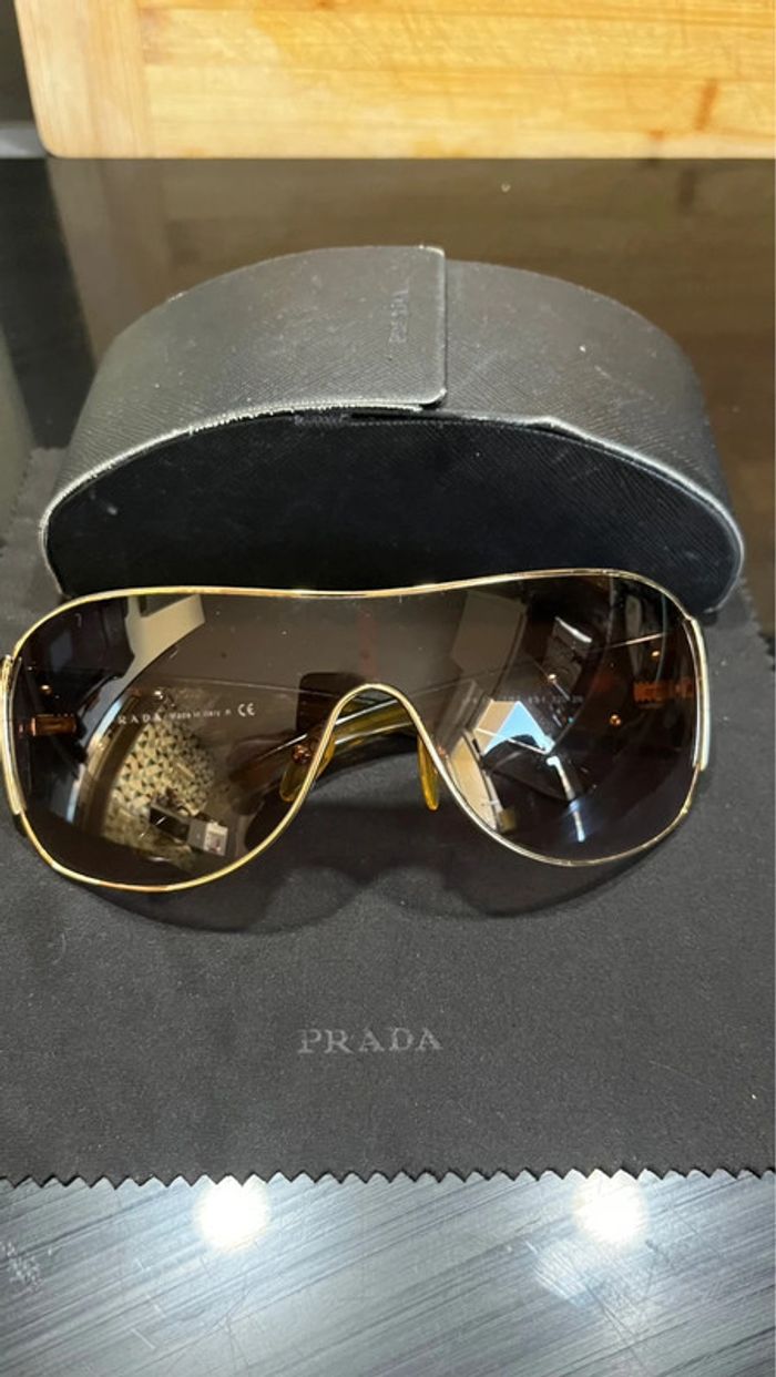 Lunette de soleil prada