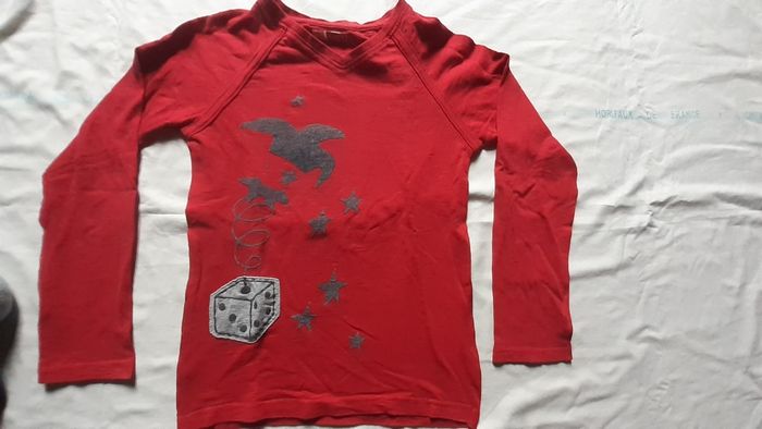 Sweet rouge col V motif étoiles et dé